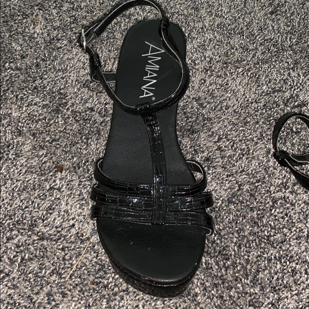 Sandles - Picture 2 of 4